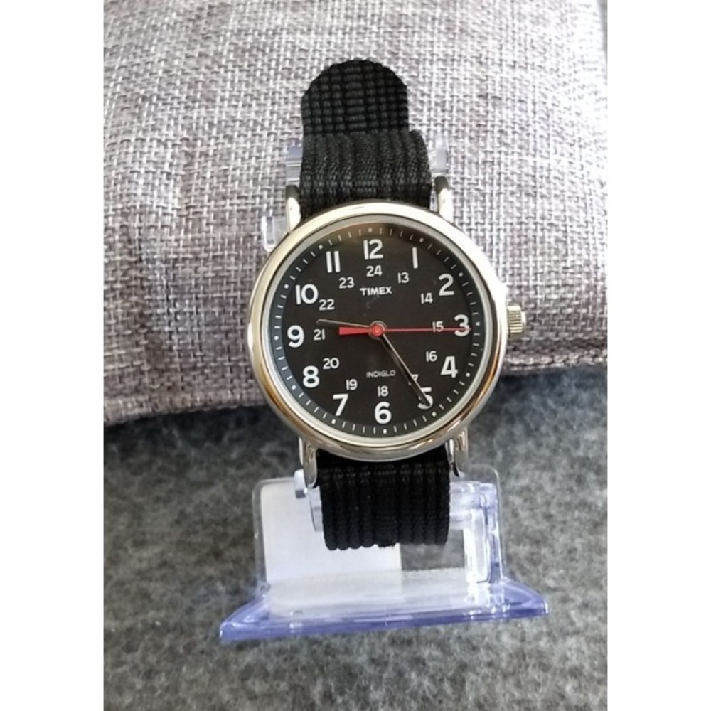 Timex Indiglo Weekender Watch Easy Reader T2N647 Water Resistant Military NEW